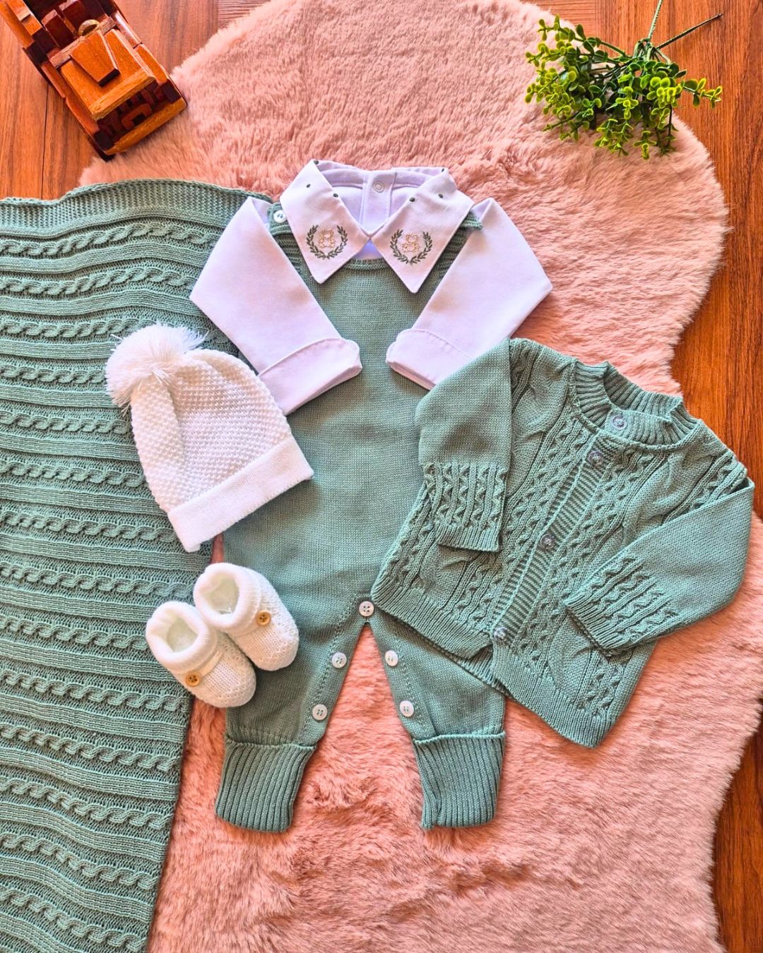 Saída de Maternidade em Tricot Antialérgico - Verde Oliva