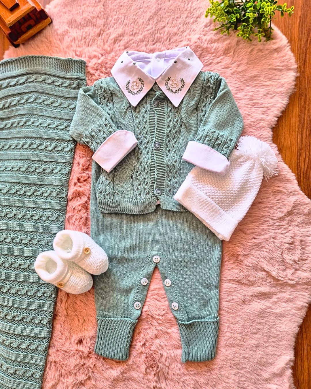 Saída de Maternidade em Tricot Antialérgico - Verde Oliva