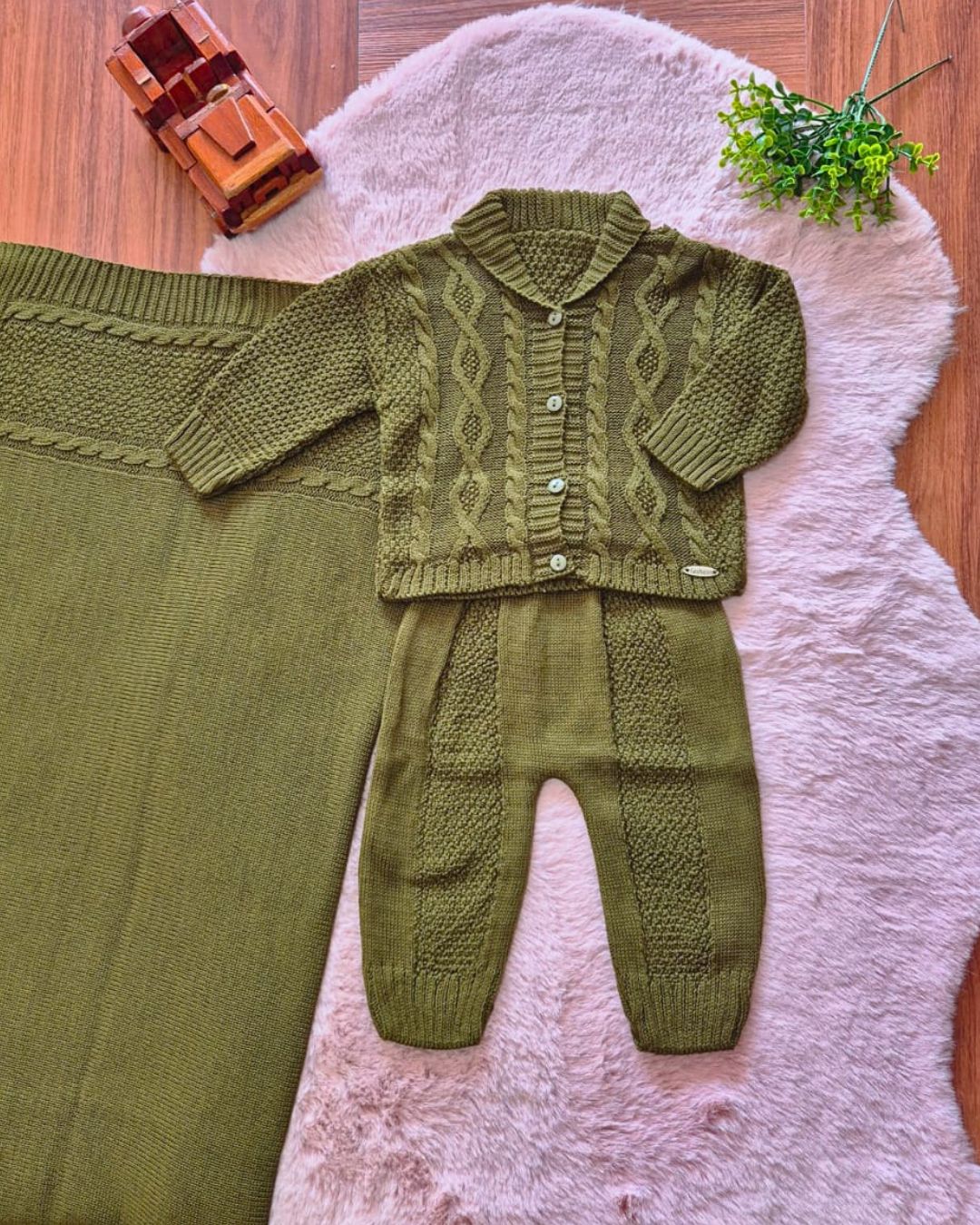 Saída de Maternidade em Tricot Antialérgico - Verde Militar