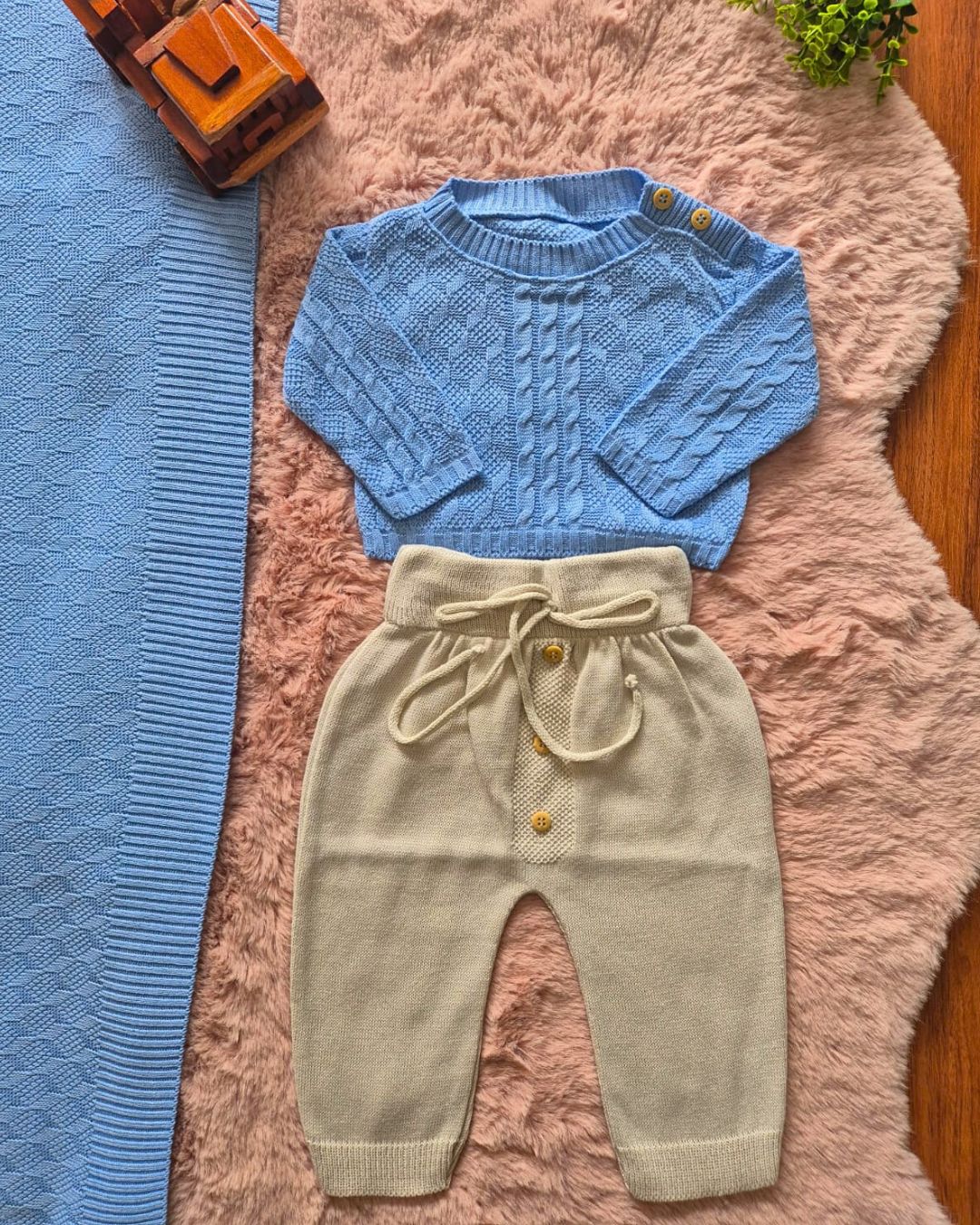 Saída de Maternidade em Tricot Antialérgico - Azul e bege