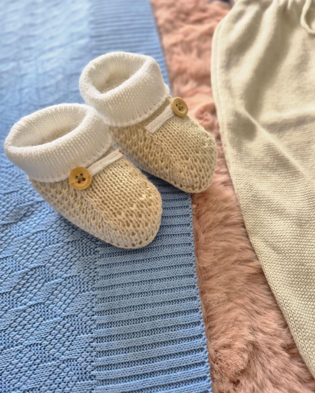 Saída de Maternidade em Tricot Antialérgico - Azul e bege