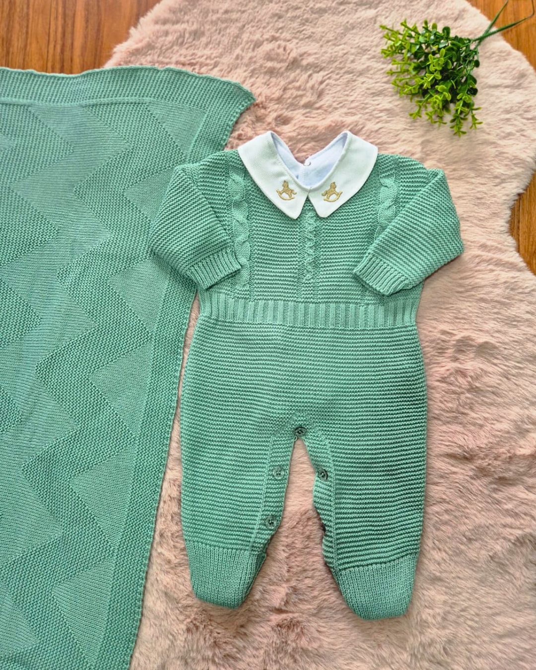 Saída de Maternidade em Tricot Antialérgico - Verde Claro