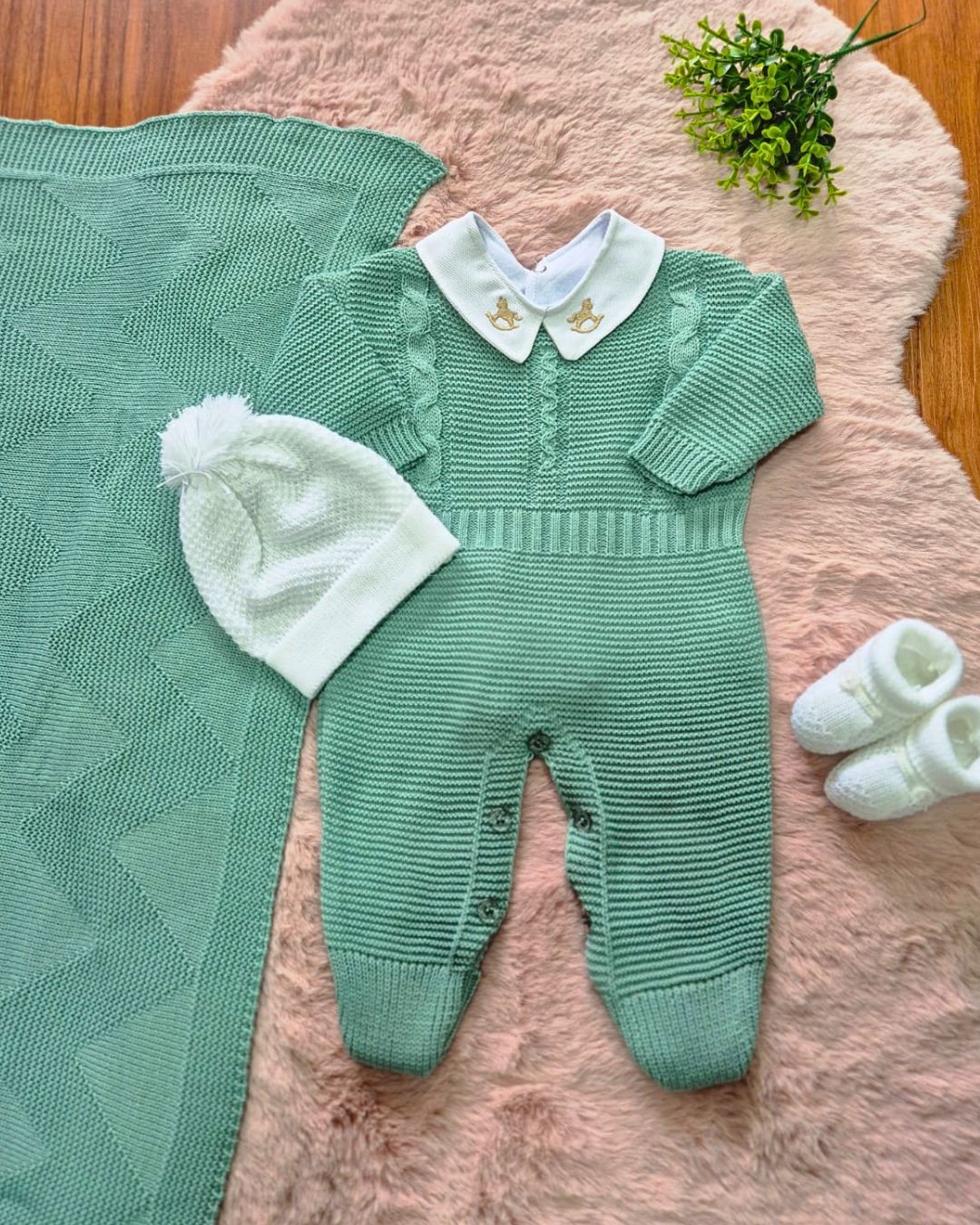 Saída de Maternidade em Tricot Antialérgico - Verde Claro