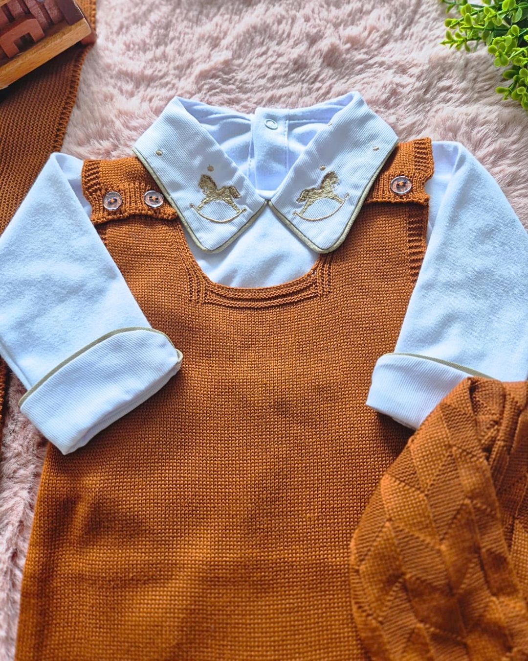 Saída de Maternidade em Tricot Antialérgico - Marrom