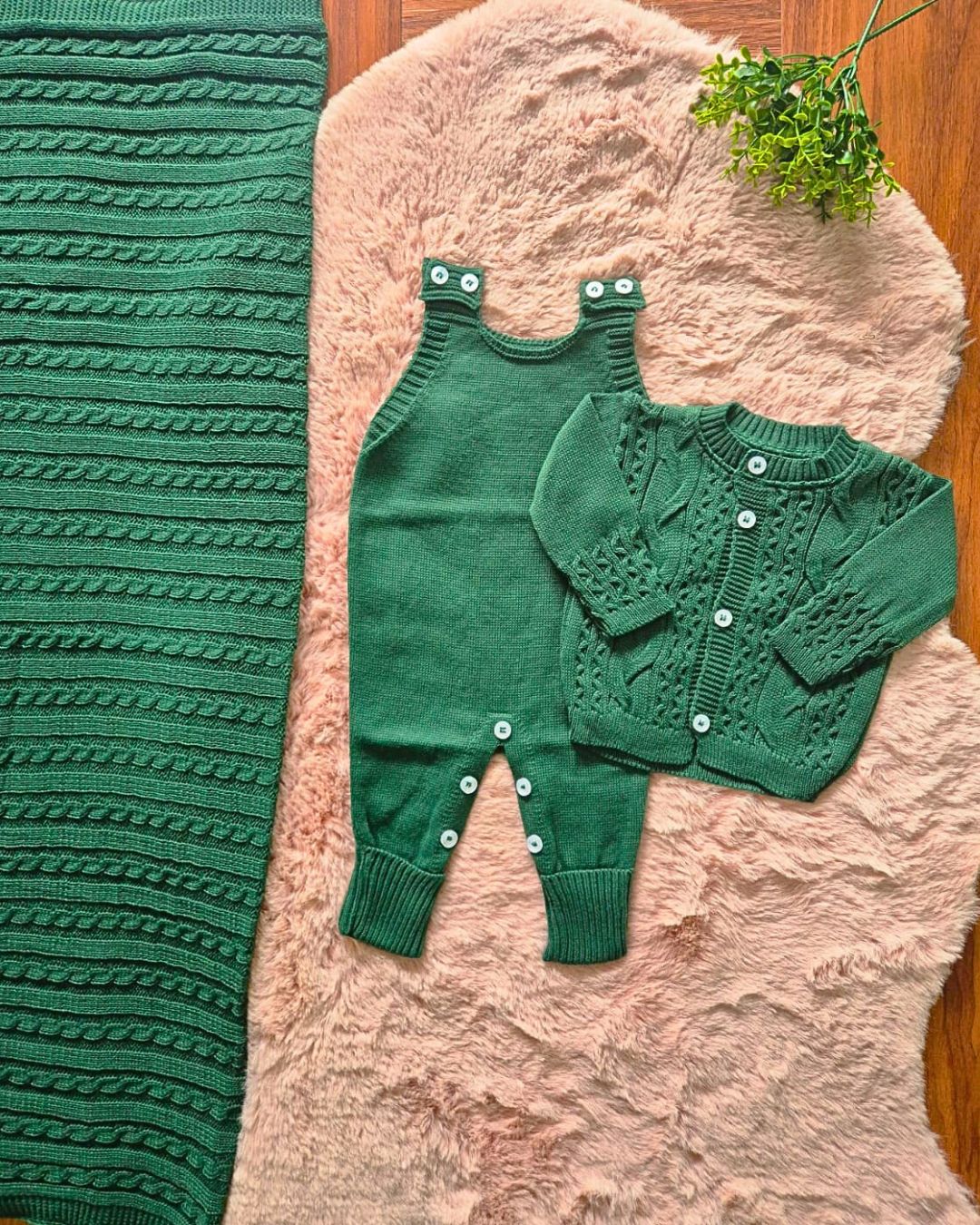 Saída de Maternidade em Tricot Antialérgico - Verde