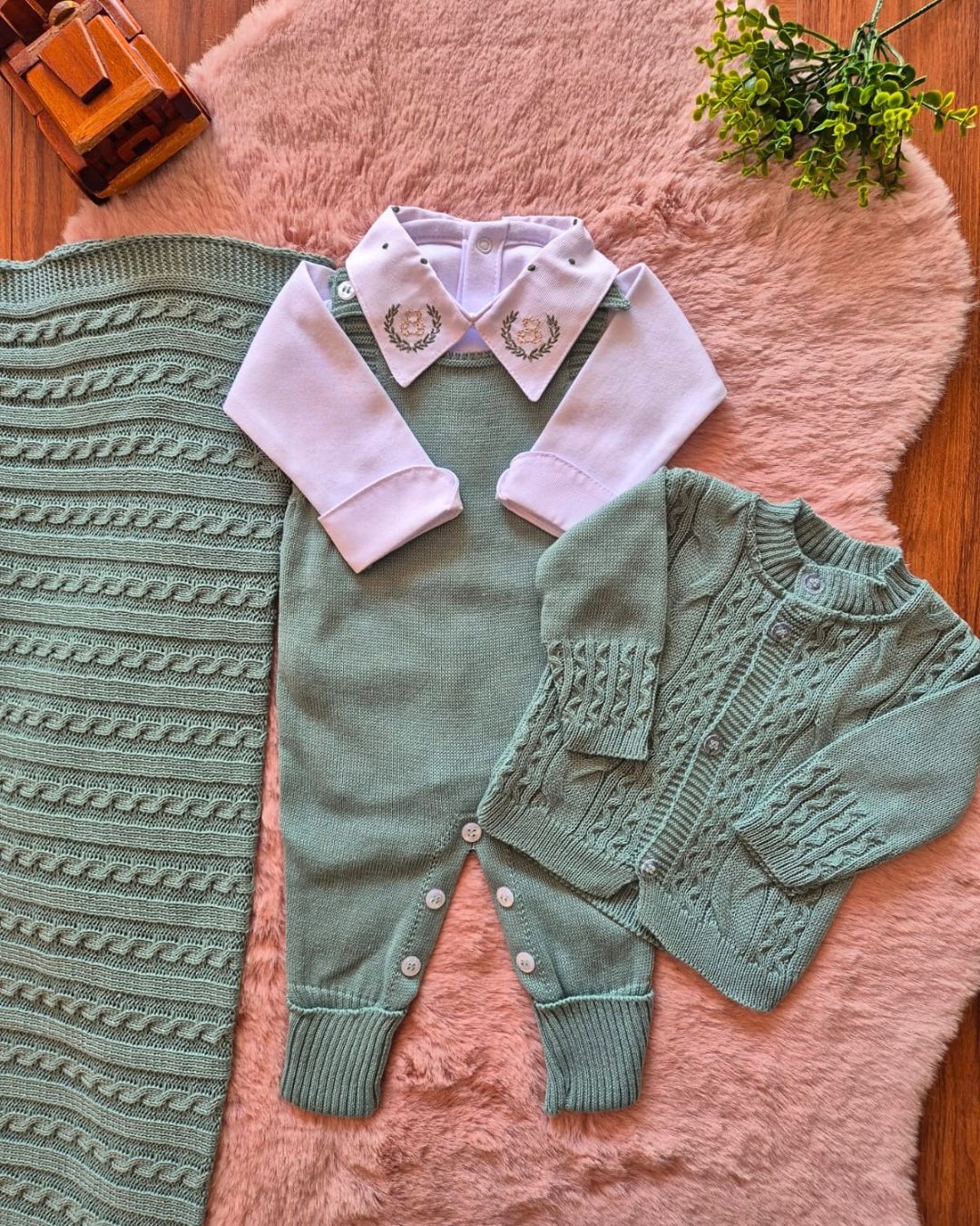 Saída de Maternidade em Tricot Antialérgico - Verde Oliva