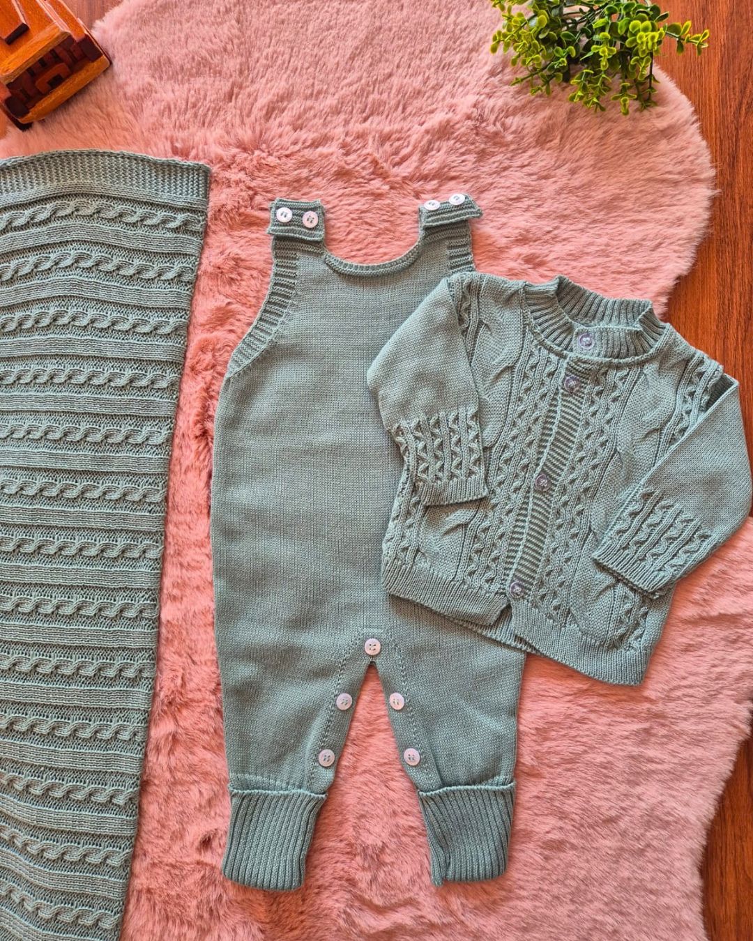 Saída de Maternidade em Tricot Antialérgico - Verde Oliva