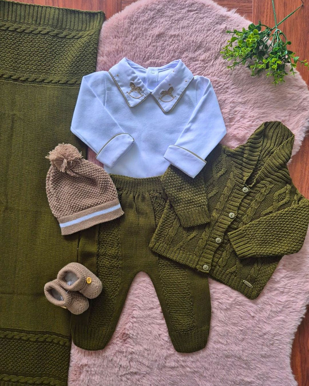 Saída de Maternidade em Tricot Antialérgico - Verde Militar