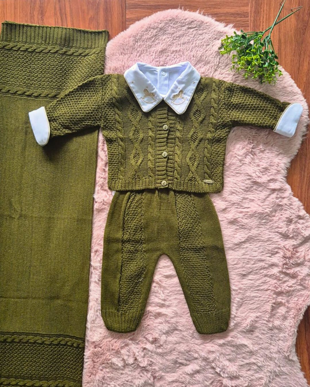 Saída de Maternidade em Tricot Antialérgico - Verde Militar