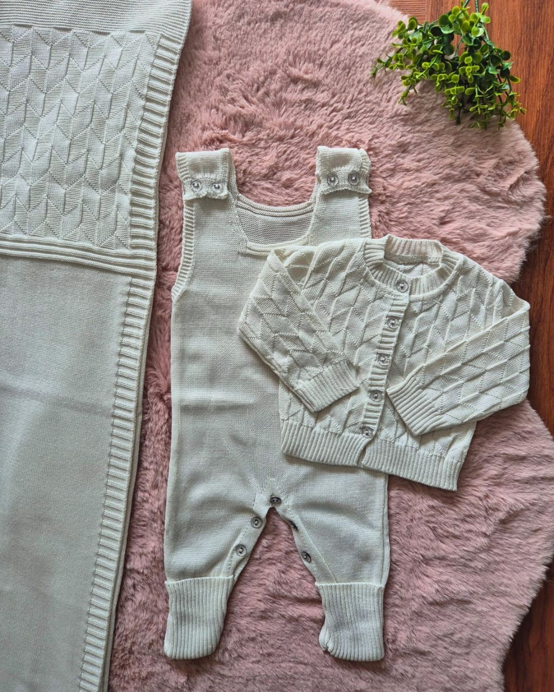Saída de Maternidade em Tricot Antialérgico - Off White Quadriculada