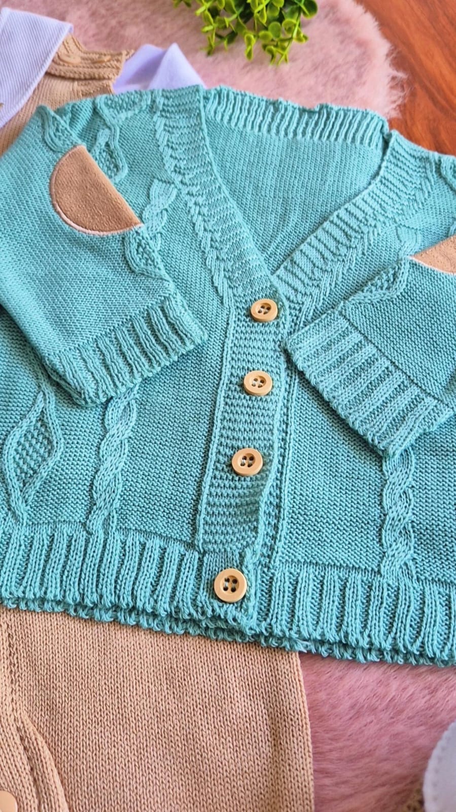 Saída de Maternidade em Tricot Antialérgico - Verde e Bege