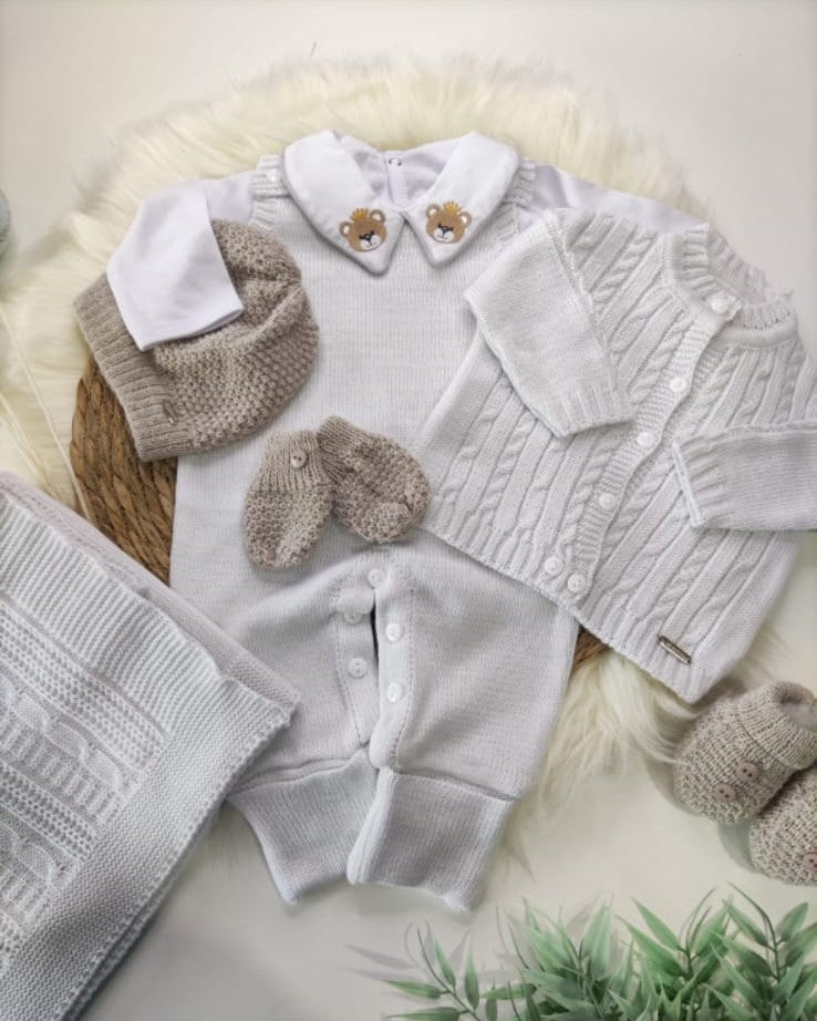 Saída de Maternidade em Tricot Antialérgico Jardineira 3 peças - Branco Gelo