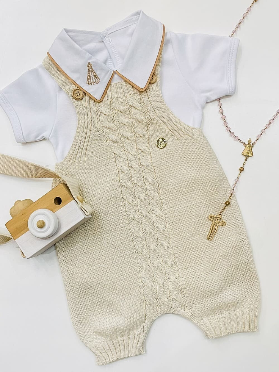 Conjunto Batizado – Jardineira Curta + Body com Gola Bordada Nossa Senhora
