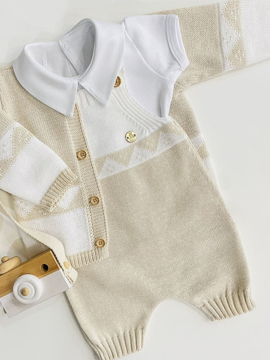 Conjunto Tricot Bege – Jardineira + Cardigan + Body