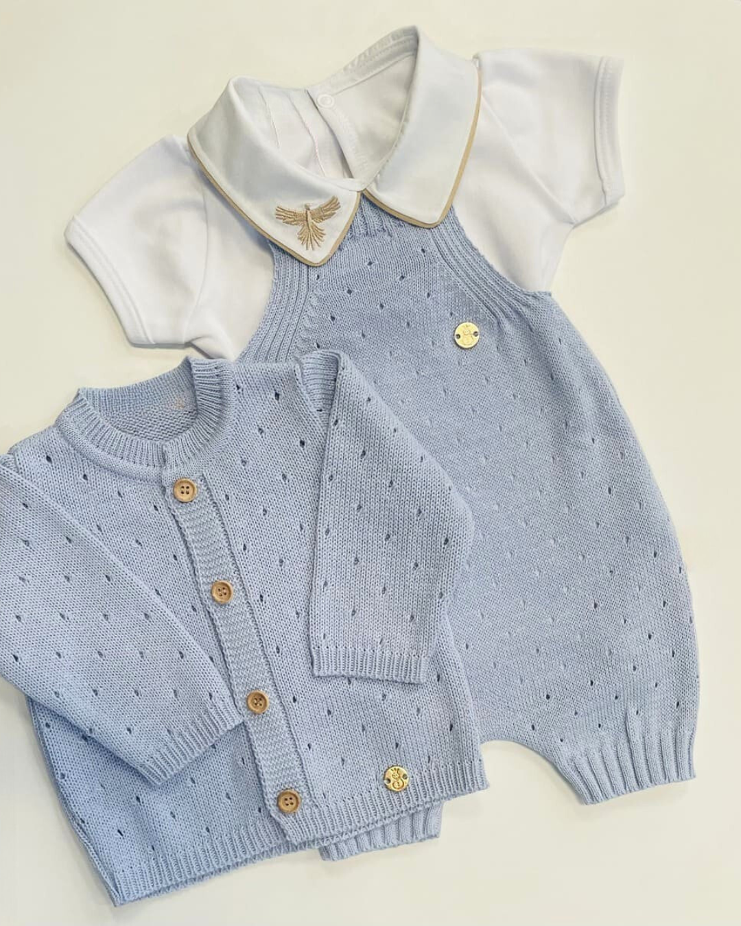 Conjunto Tricot Azul – Jardineira + Cardigan + Body