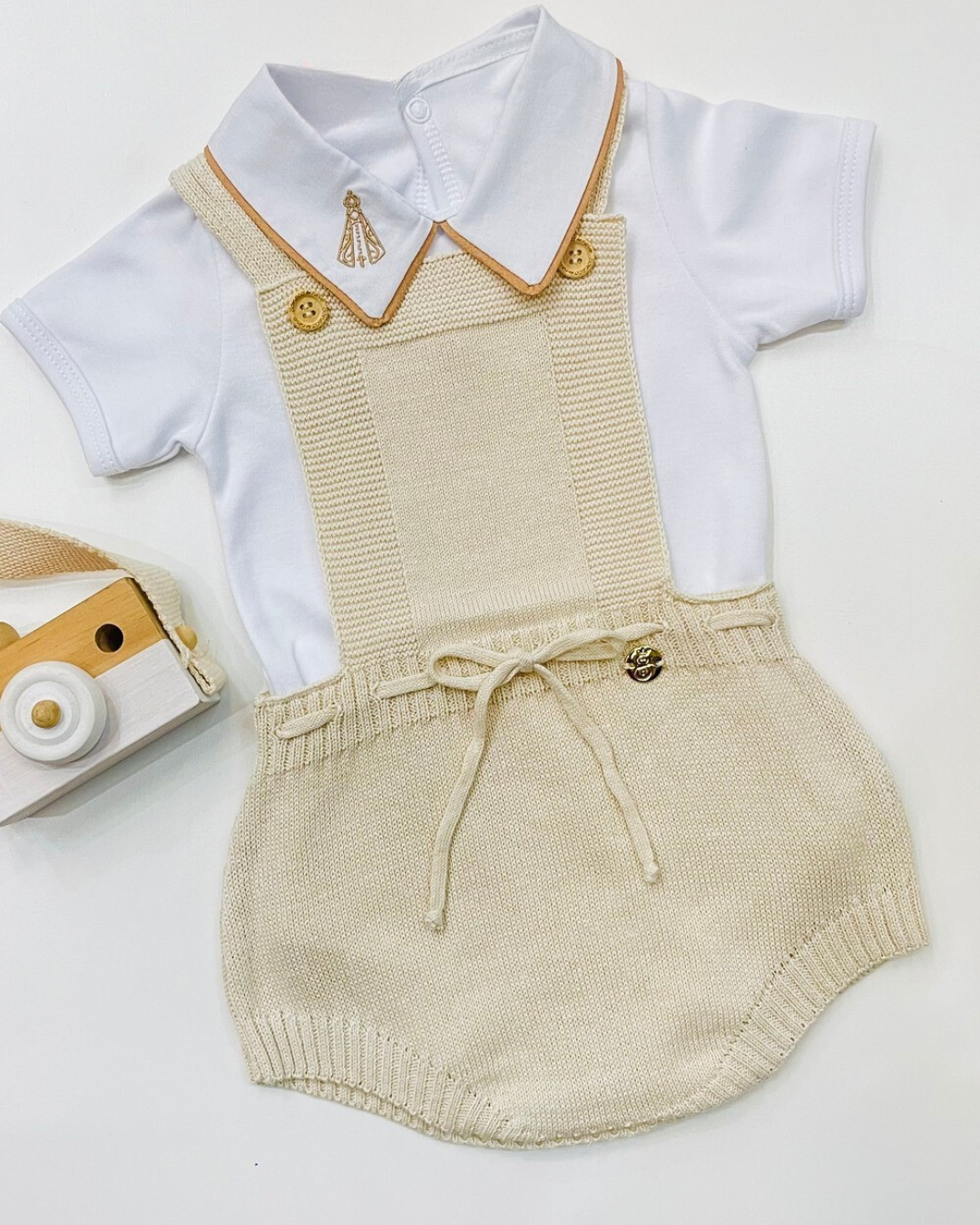Conjunto Batizado – Jardineira + Body com Gola Bordada Nossa Senhora