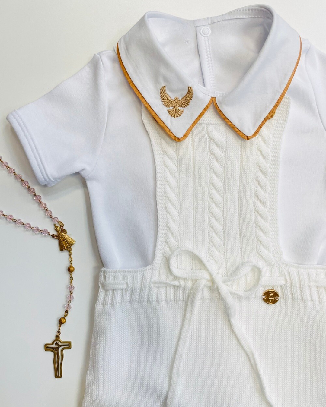 Conjunto Batizado Branco – Jardineira + Body com Gola Bordada Espírito Santo